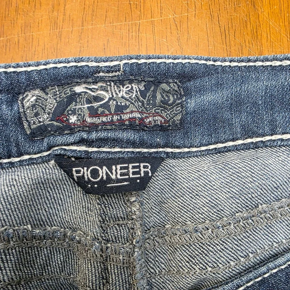 Silver‎ Pioneer Jeans Women's Boot Cut Dark Wash Denim Embellished Pockets 30/33